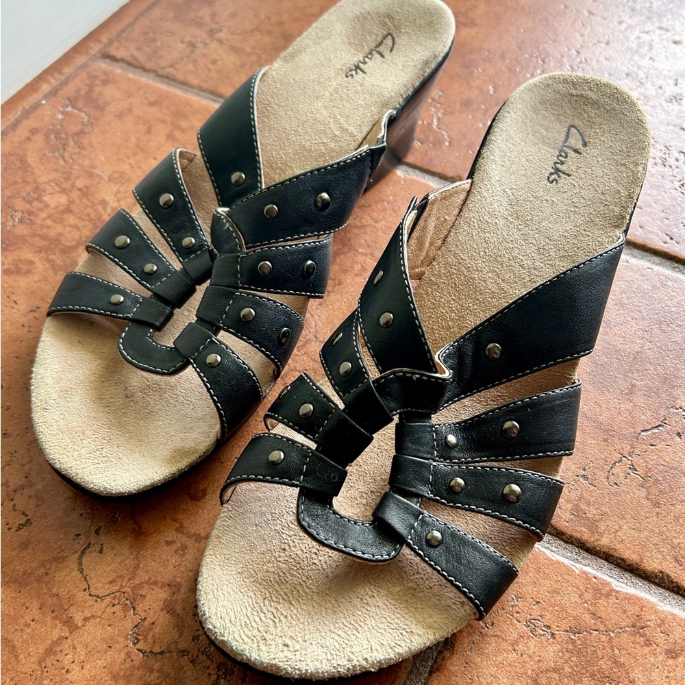 Clarks Women's Black and Tan Studded Sandals 9 M
